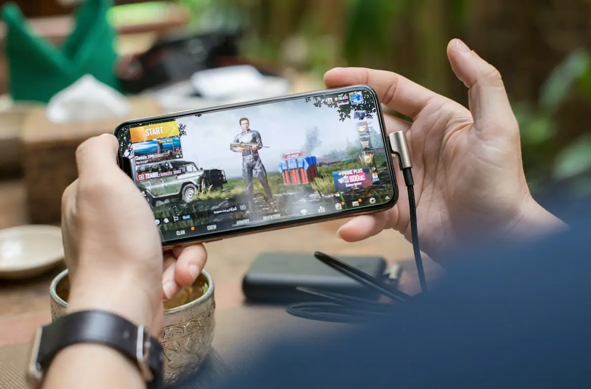 A player holding a phone sideways in the middle of a battle royale game