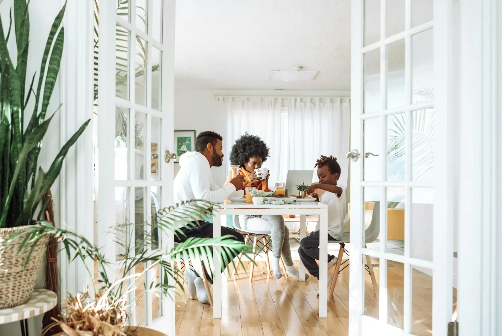 A family together at the dining table at home